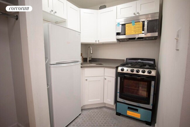 Photo - 320 W 22nd St