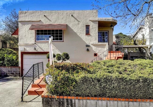 Photo - 251 Daniels Ave