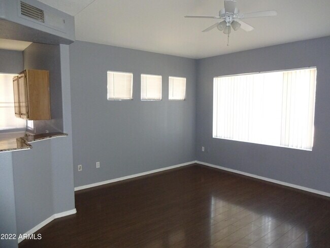 Photo - 2929 W Yorkshire Dr Unidad 1079