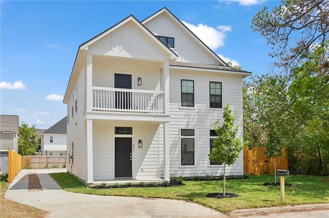 Building Photo - 304 Poplar St