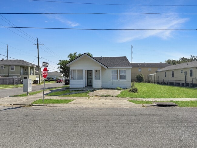 Building Photo - 2633 New Orleans St Rental
