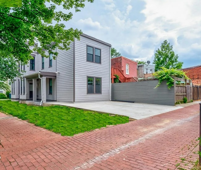 Photo - 824 I St NE Unit 1