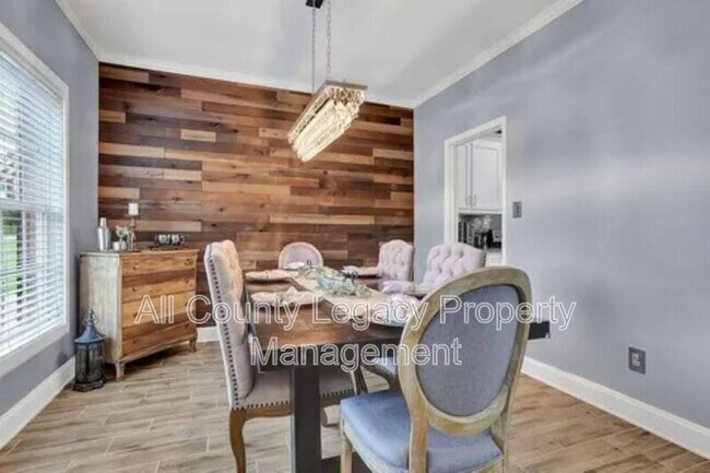 Photo - 828 Windsor Oak Cir