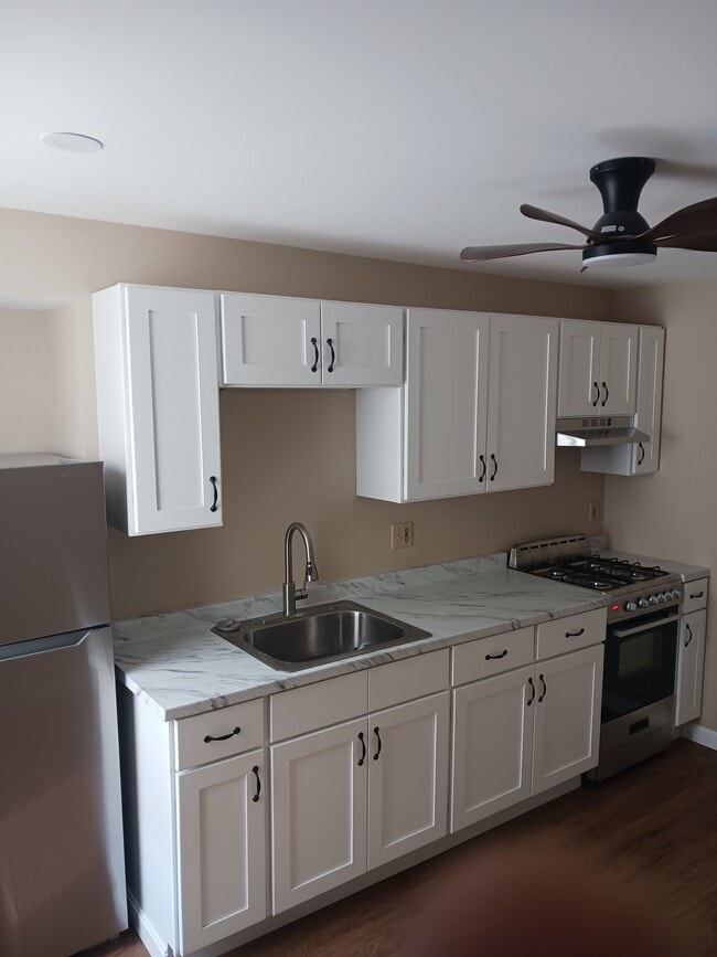 Kitchen - 1 Race St Unit Race Street 2nd Fl