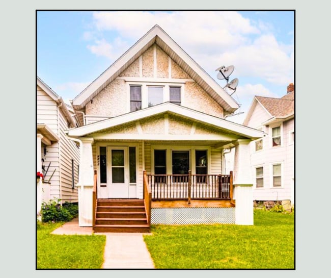 Building Photo - 4813 W 5th St Unit 2 Upper