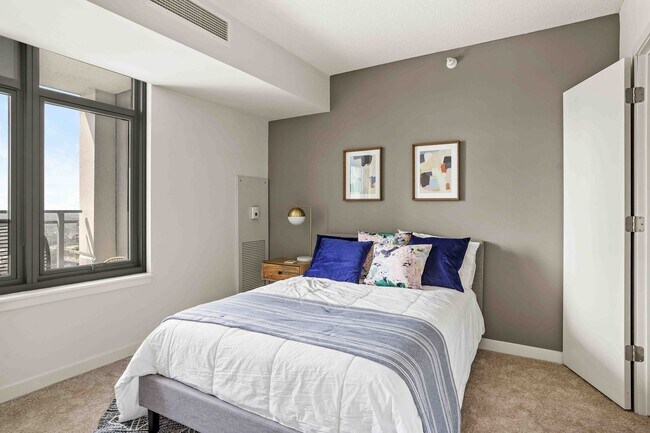 Photo - 573 W Kinzie St