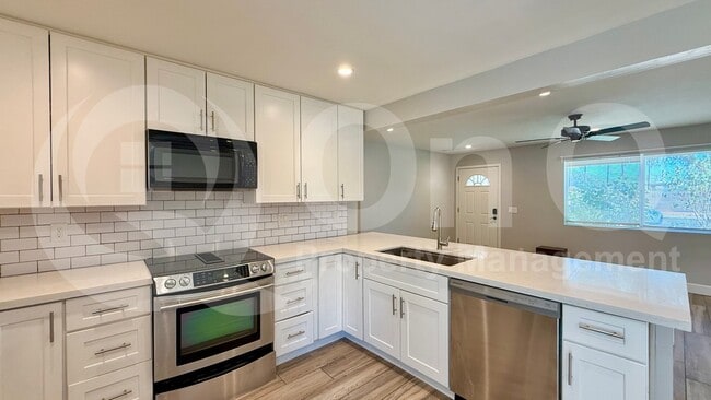 Photo - 1228 W 5th St