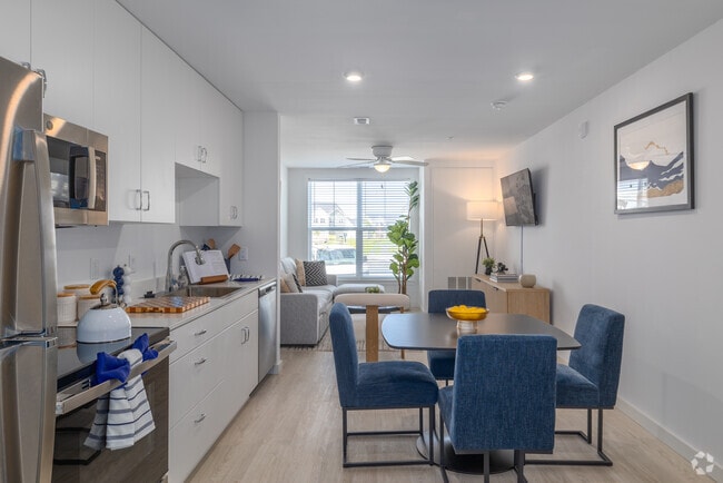 2BR, 2BA - 1,027SF - Kitchen - The Henry