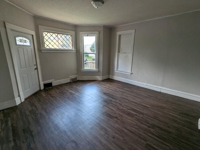 Photo - Ward 42 - 7th Ave Duplex Unit 101 7th Ave SE