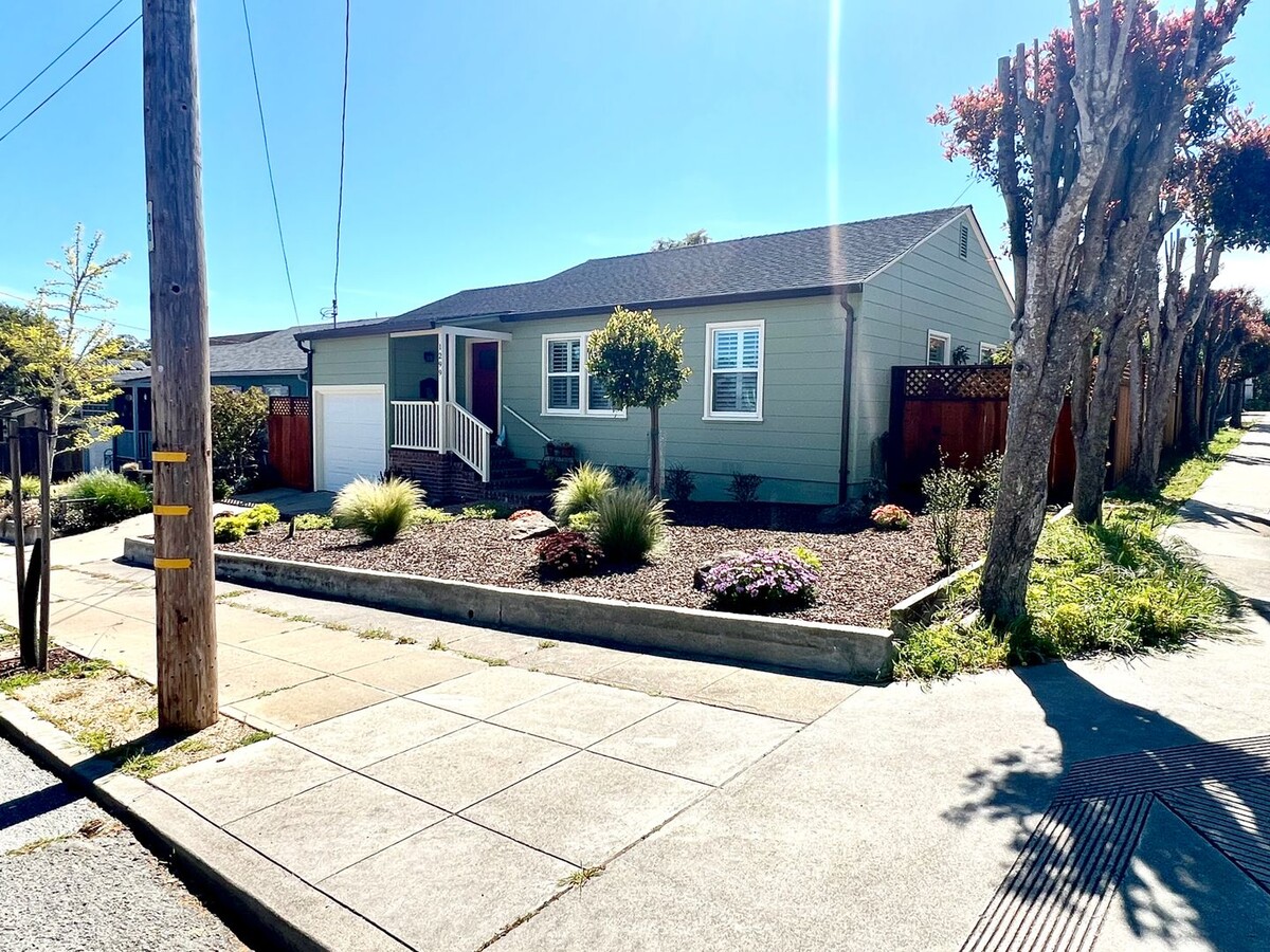 Coming Soon! Lovely 2 bedroom 1 bathroom o... - Coming Soon! Lovely 2 bedroom 1 bathroom o...