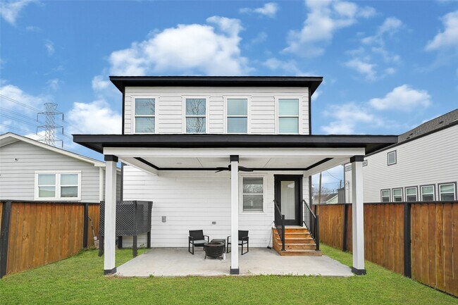 Photo - 3513 Omega St