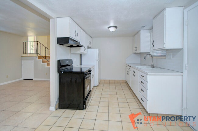 Photo - 39 W 600 N St