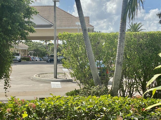 4501 Fountains Dr S Unidad 106