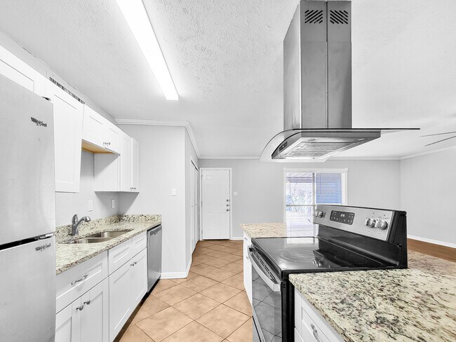 Photo - 918 Clark Trail