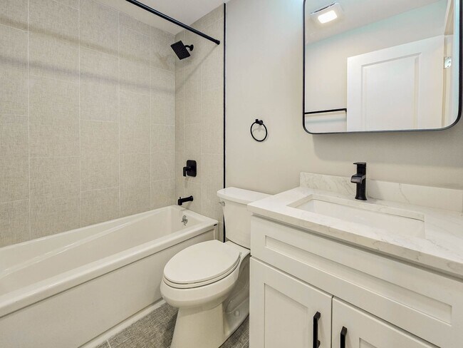 Photo - 4840 N Wolcott Ave Unit GDN