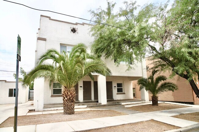 Photo - Furnished 2 Bedroom walking distance to Historic 4th Ave! Unit 14