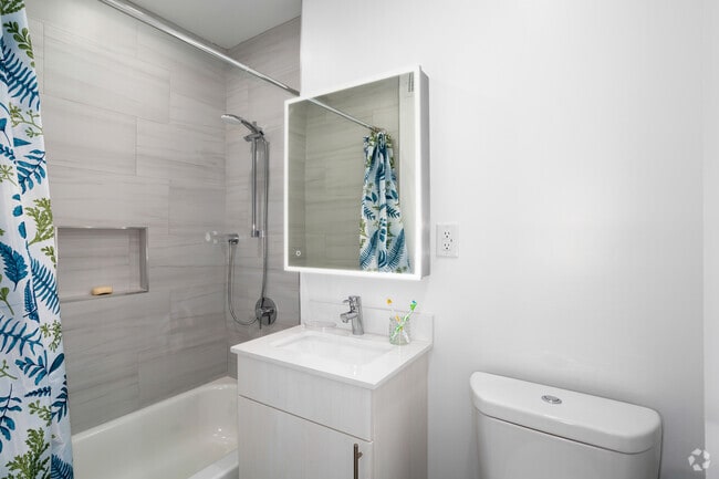 1 habitación, 1 baño - 700 pies cuadrados - LUJO - Baño - Plymouth Flats