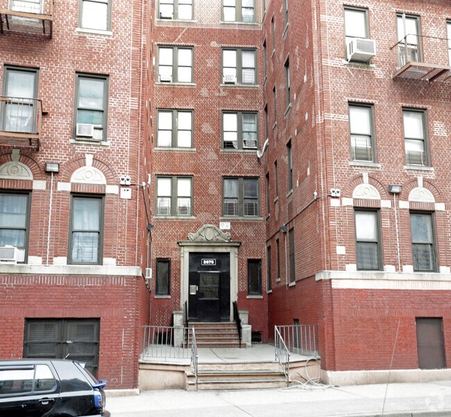 Photo - 2675 Valentine Ave