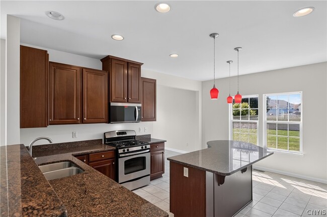 101 Rising Crest Cir