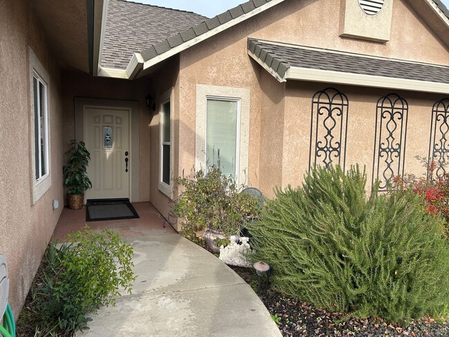 Photo - Comfortable 3-Bedroom Home in Gated Cottonwood Community