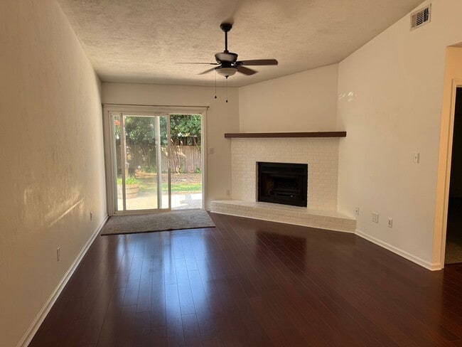 Photo - Renovated Duplex Near HCA & TMH