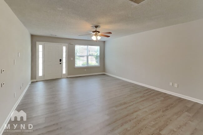 Photo - 6132 Hickory Ln Dr