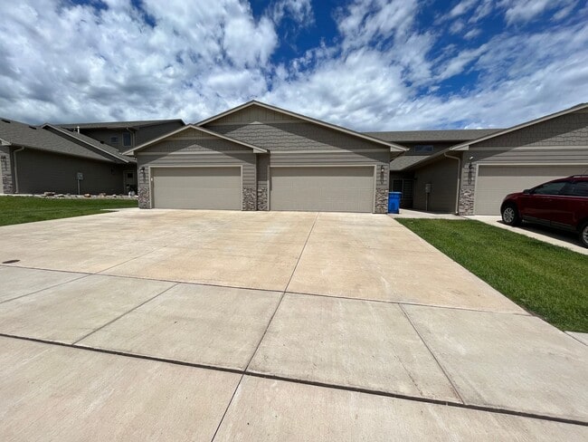 Photo - 3 Bed/2.5 Bath Townhome For Rent!
