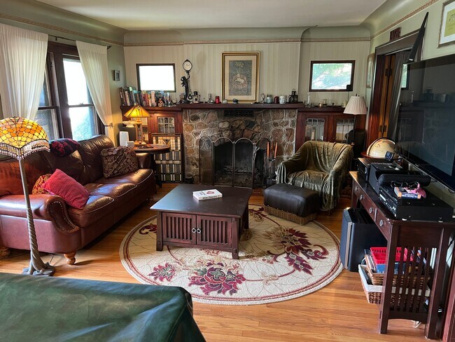 Photo - 903 E Lincoln Ave