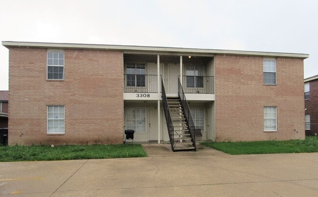 Building Photo - 3308 Hereford Ln Unit # B