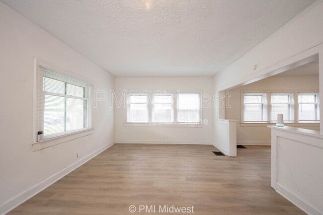 Photo - 1331 W 34th St