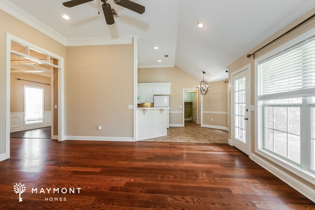 Photo - 403 Knights Cove W