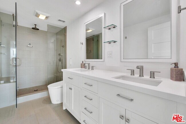 865 Comstock Ave Unit 16C