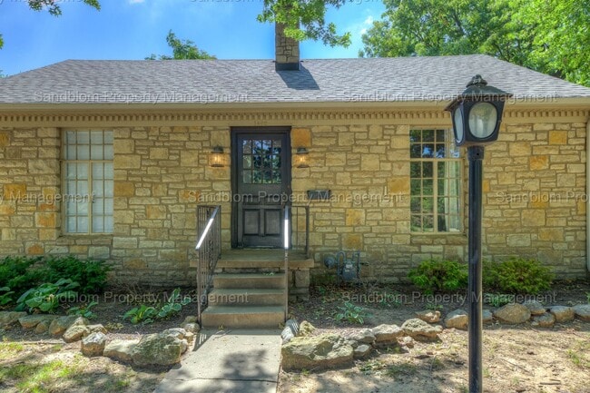 Photo - FOR LEASE | Tulsa | Available Now!