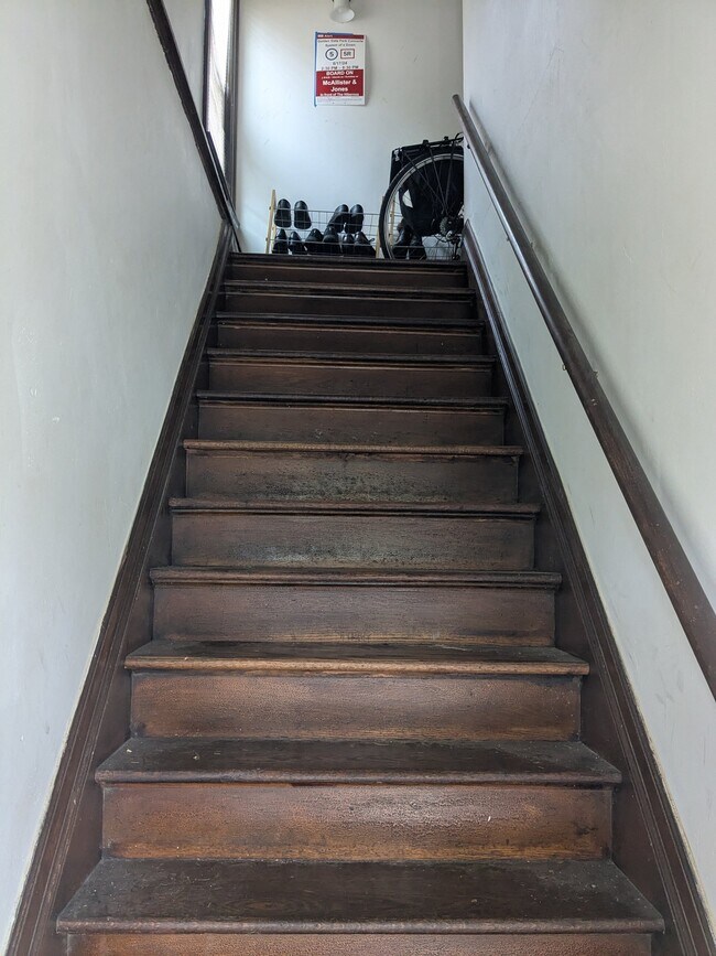 2552 Helen St Unit 1