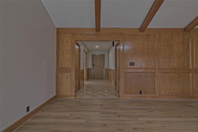 Photo - 400 Deepwood Dr
