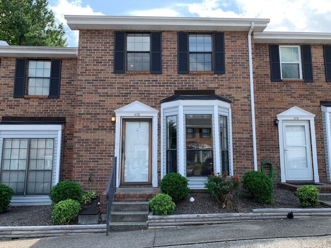 Building Photo - Renovated 2 Bedroom, 1.5 Bath Townhouse