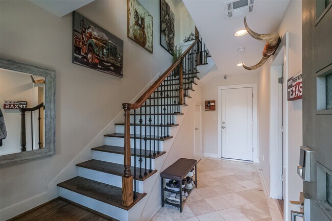 Photo - 2014 McIlhenny St