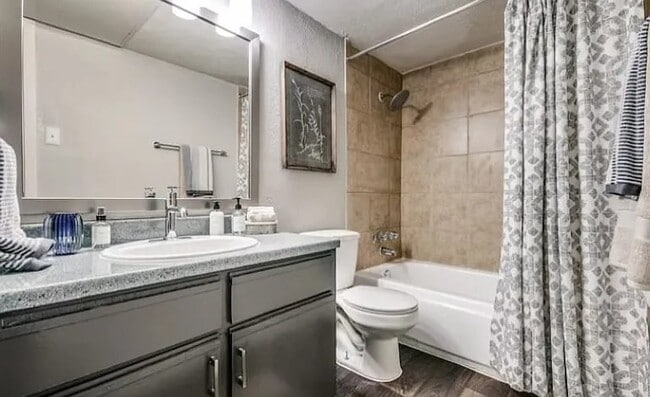 Photo - 3550 E Overton Rd Unidad Valora - 2-Bedroom Apartment