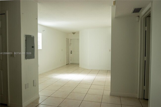 Photo - 1240 SE 31st Ct Unidad 106-32