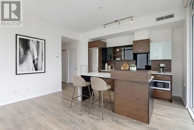 Photo - 75 St Nicholas St Unit 604