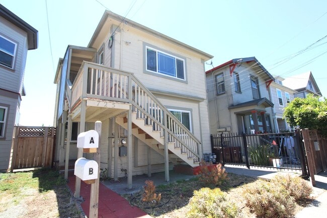Building Photo - 725 44th St Unit B Rental