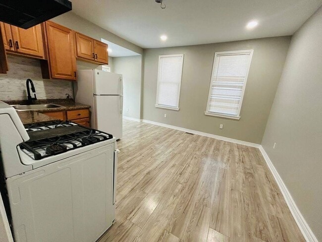 Photo - 541 Roseland Ave