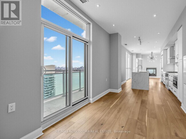 Photo - 33 Shore Breeze Dr Unit UPH4103