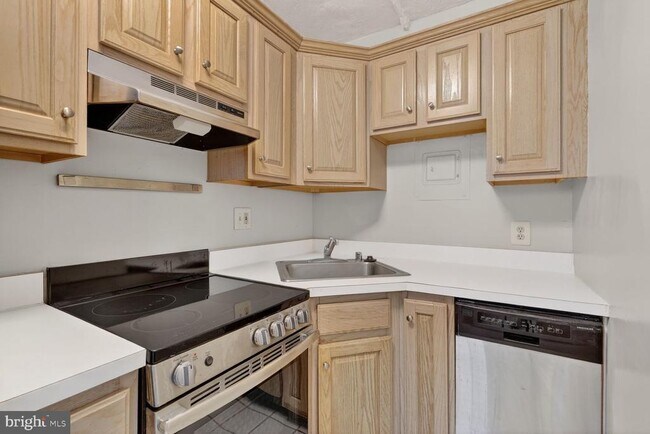 Photo - 1820 Swann St NW Unit 2