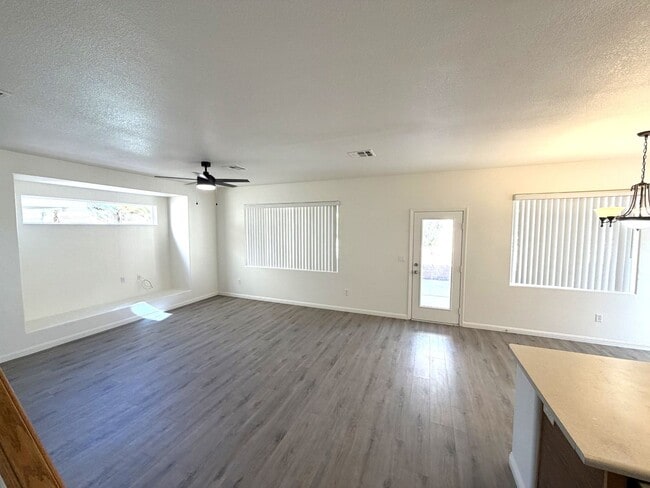 Photo - BEAUTIFUL 4 BEDROOM, 2.5 BATH HOME