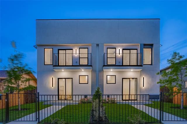 Building Photo - 2313 S Vernon Ave