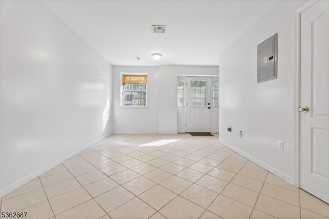 Building Photo - 35 Clark St Rental