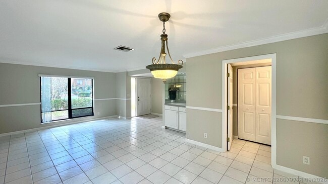 501 Sandtree Dr