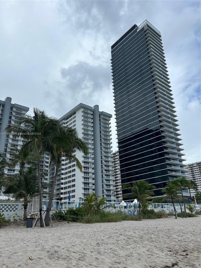Building Photo - 2030 S Ocean Dr Unit 221 Rental