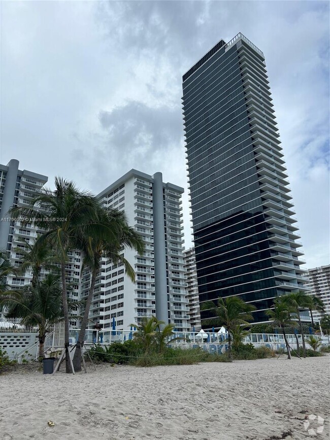 Building Photo - 2030 S Ocean Dr Unit 221 Rental